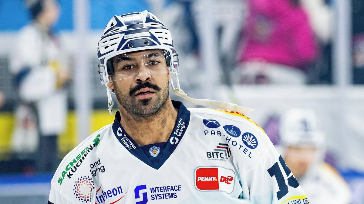 Spor o přestup hokejisty. Opustil klub kvůli narození dcery, ale ihned posílil konkurenta